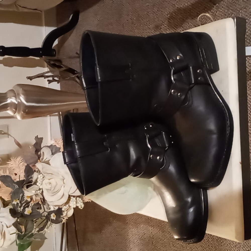 Black Boots